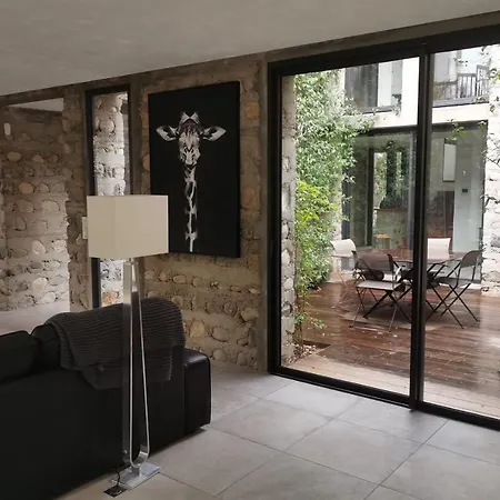 Exceptionnelle Quartier Calme. Prestations Completes Et Haut De Gamme *