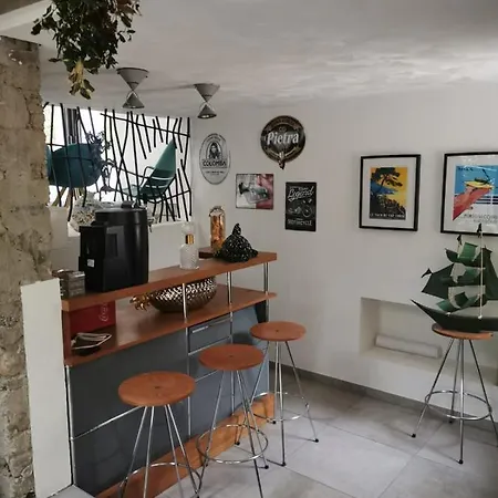 Villa Exceptionnelle Quartier Calme. Prestations Completes Et Haut De Gamme *
